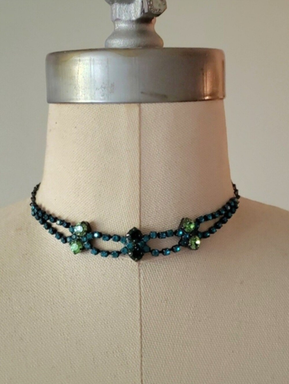 Vintage 90s rhinestone blue green choker